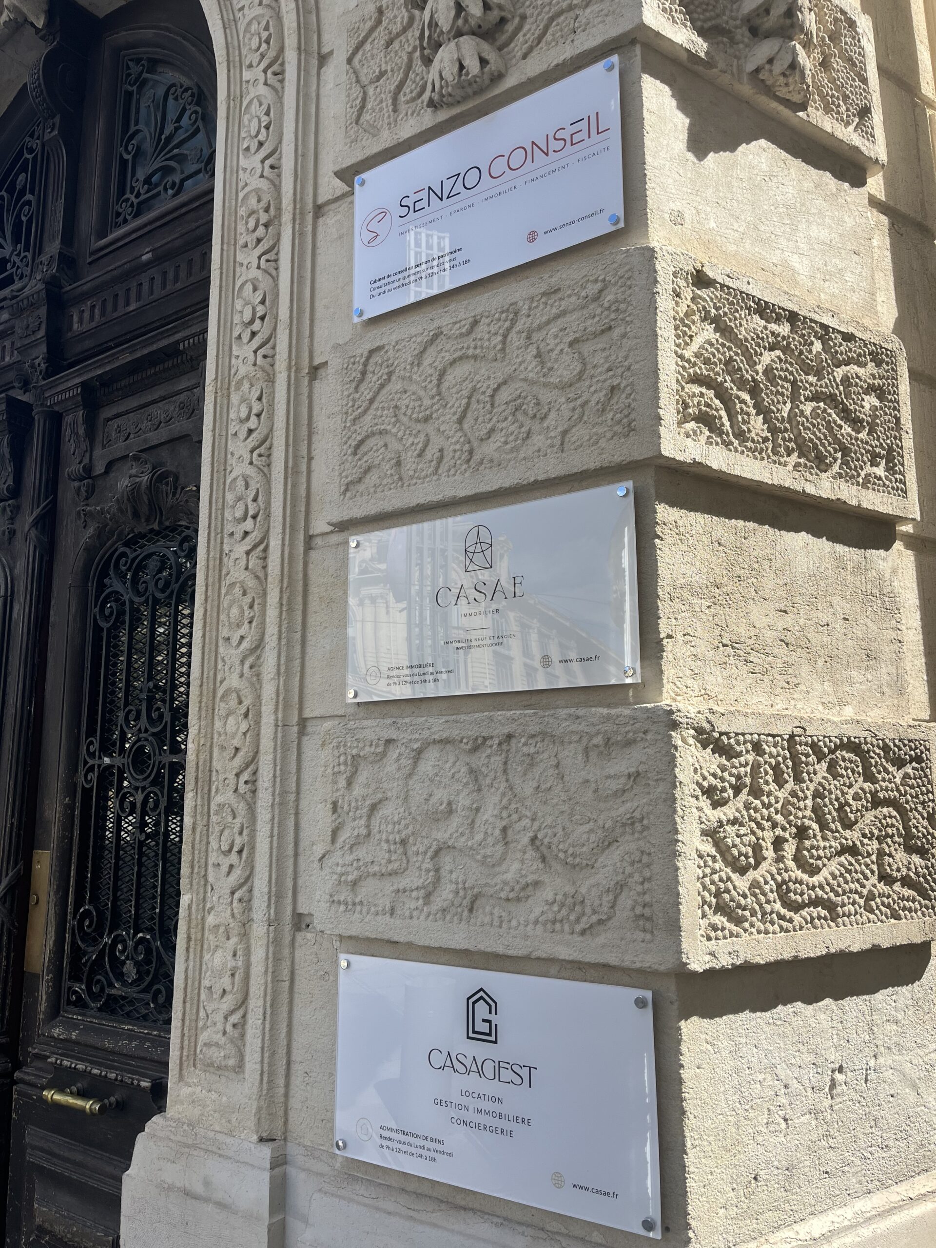 PLAQUE PLEXI SUR ENTRETOISES